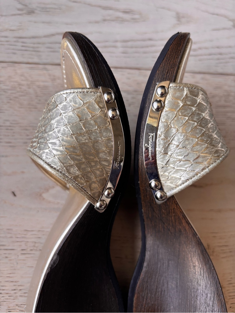 Ferragamo gold wedge slides - Picture 4 of 10